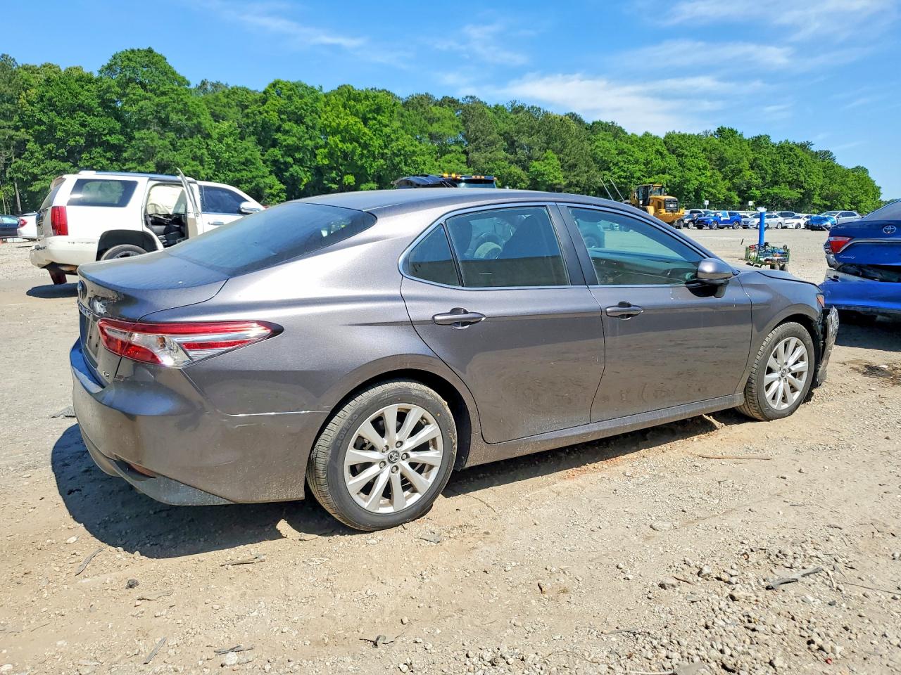 2018 TOYOTA CAMRY LE photo 5