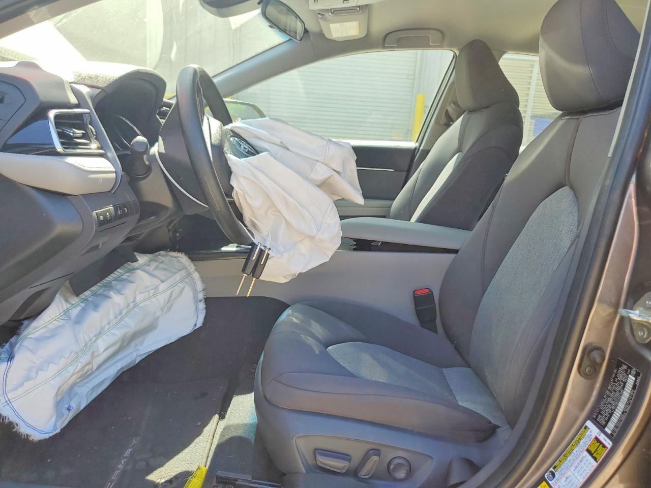 2018 TOYOTA CAMRY LE photo 13