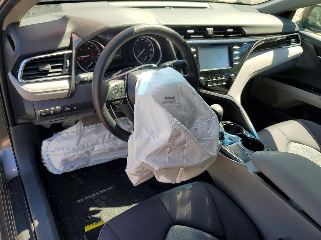 2018 TOYOTA CAMRY LE photo 15