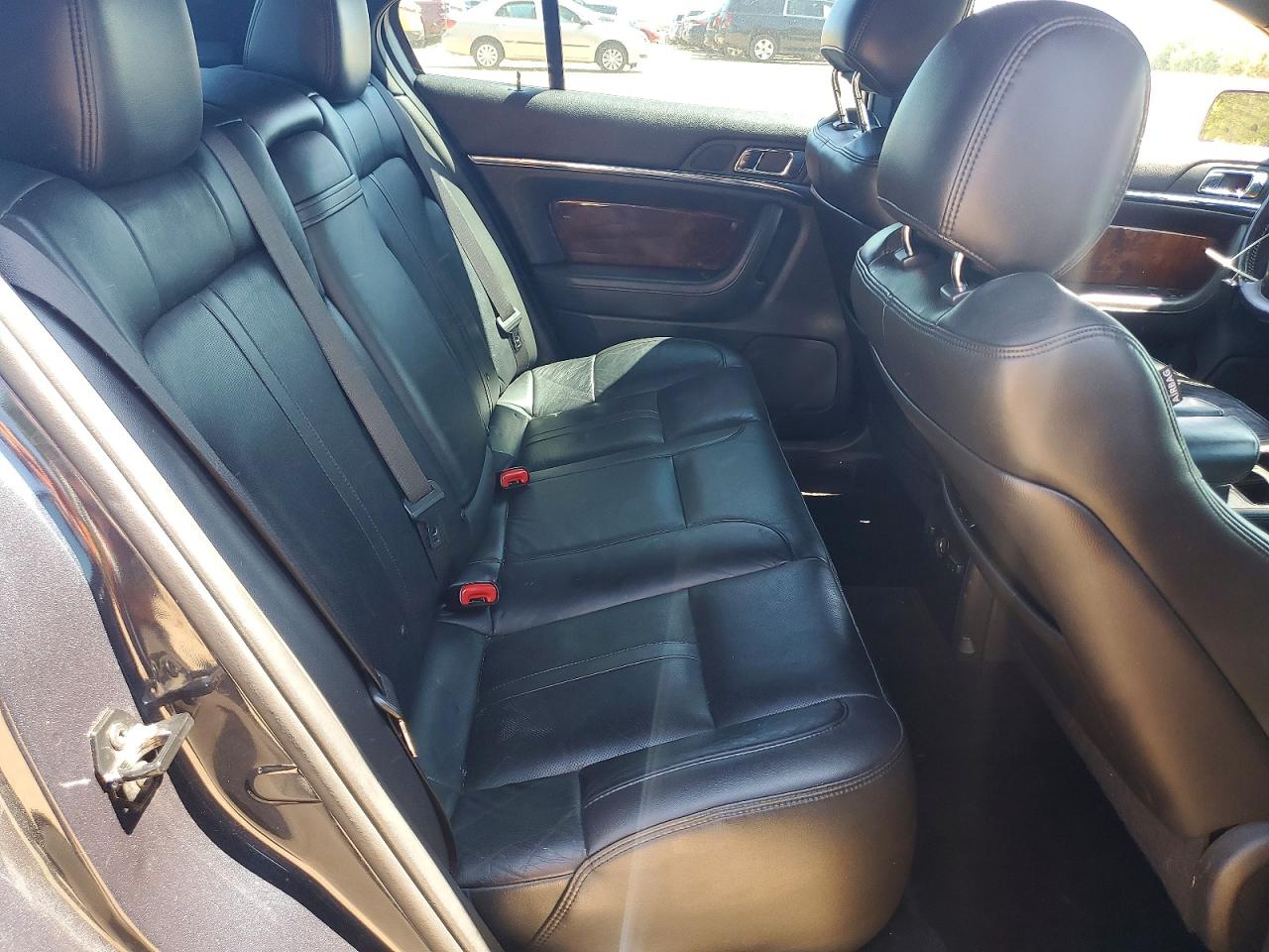 2013 LINCOLN MKS photo 19