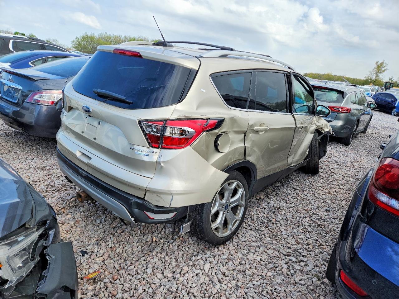 2017 FORD ESCAPE TITANIUM photo 3