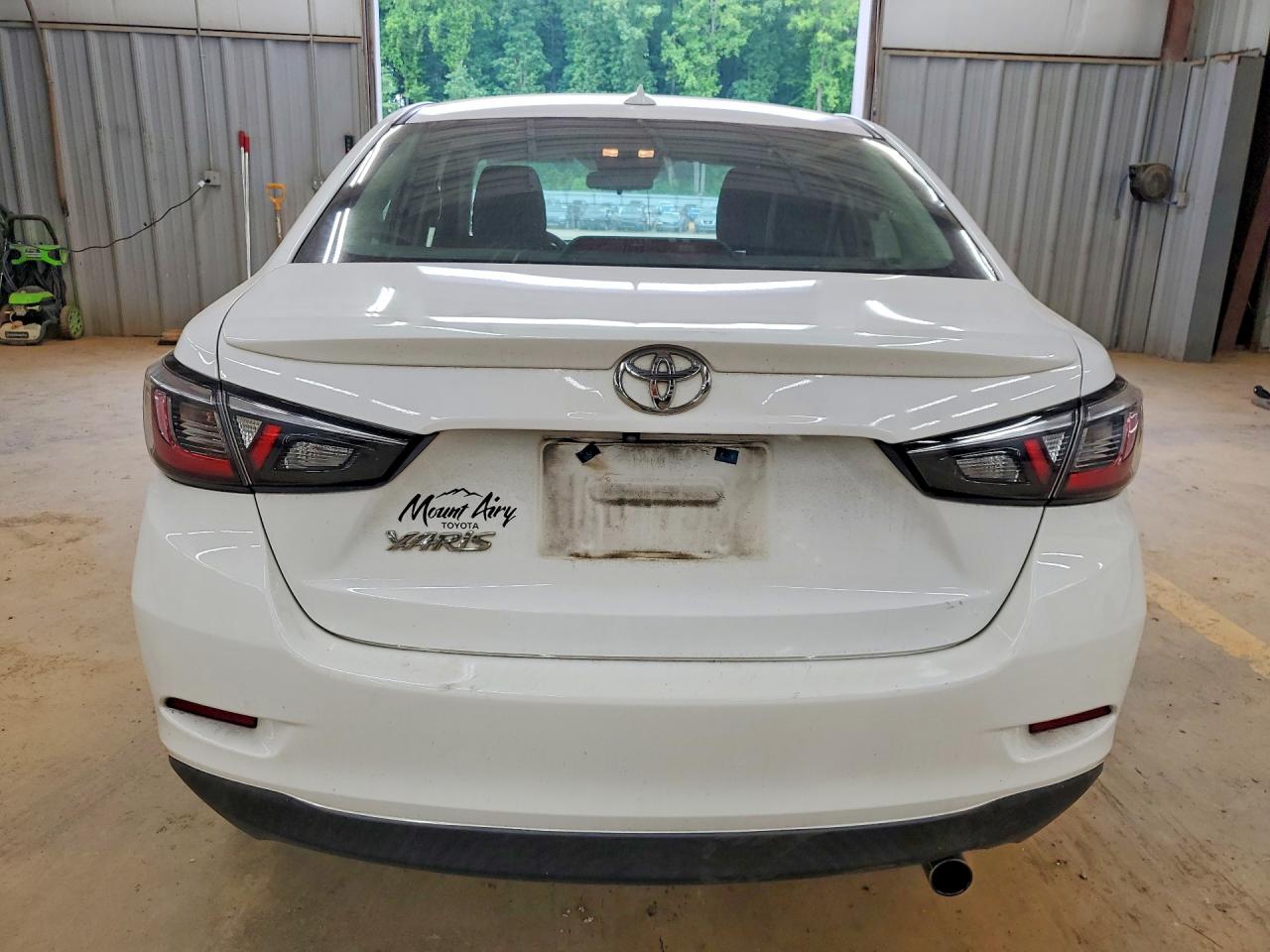 2019 TOYOTA YARIS LE photo 16