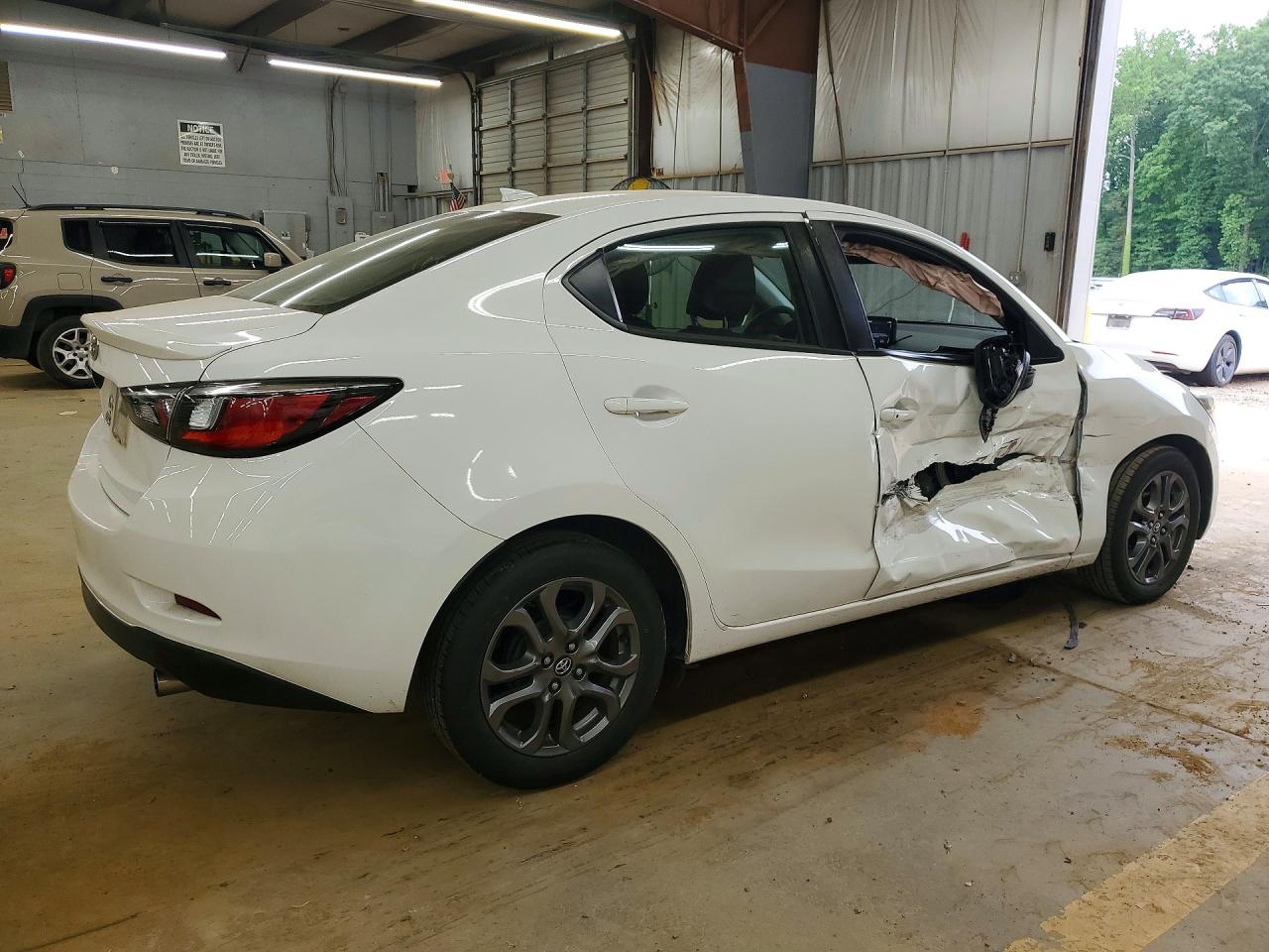 2019 TOYOTA YARIS LE photo 7