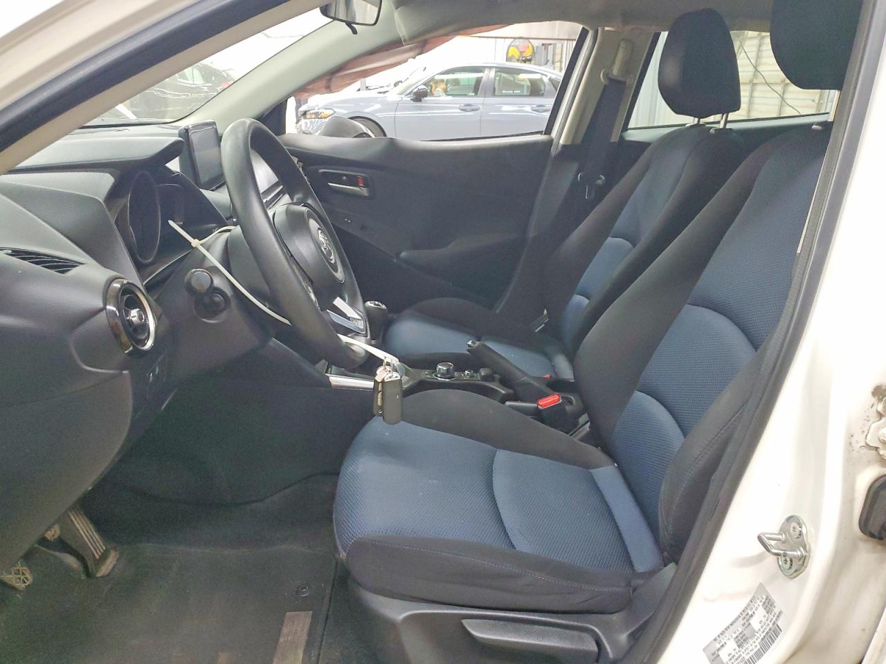 2019 TOYOTA YARIS LE photo 19