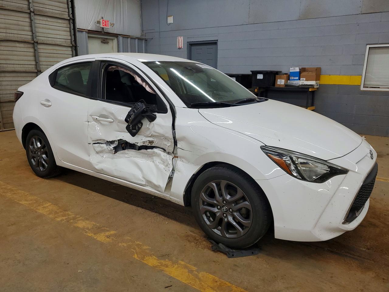 2019 TOYOTA YARIS LE photo 10