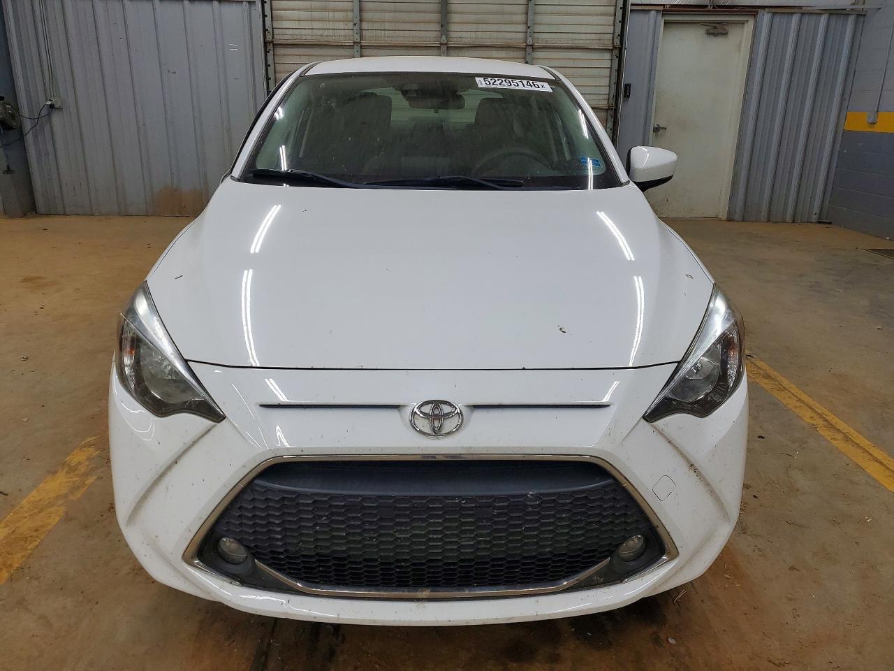 2019 TOYOTA YARIS LE photo 13