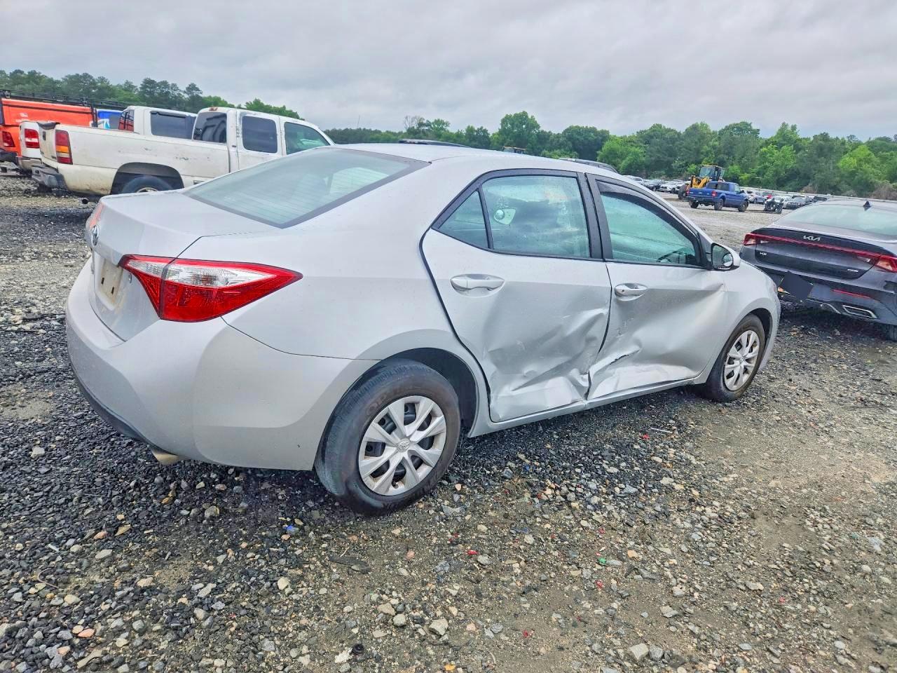 2015 TOYOTA COROLLA L photo 5