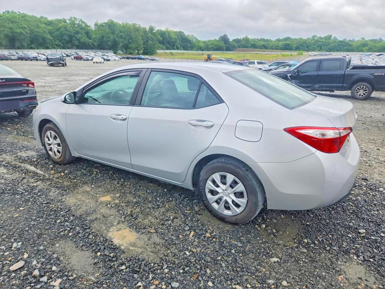2015 TOYOTA COROLLA L photo 3