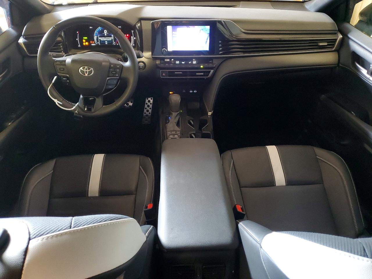 2025 TOYOTA CAMRY SE photo 15