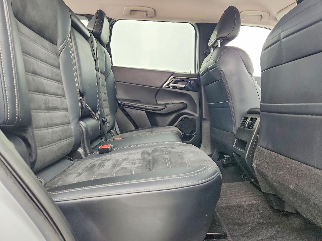 2024 MITSUBISHI OUTLANDER SE photo 31