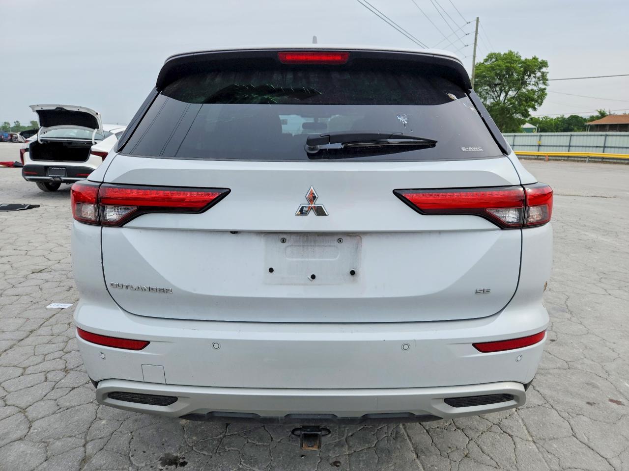 2024 MITSUBISHI OUTLANDER SE photo 16