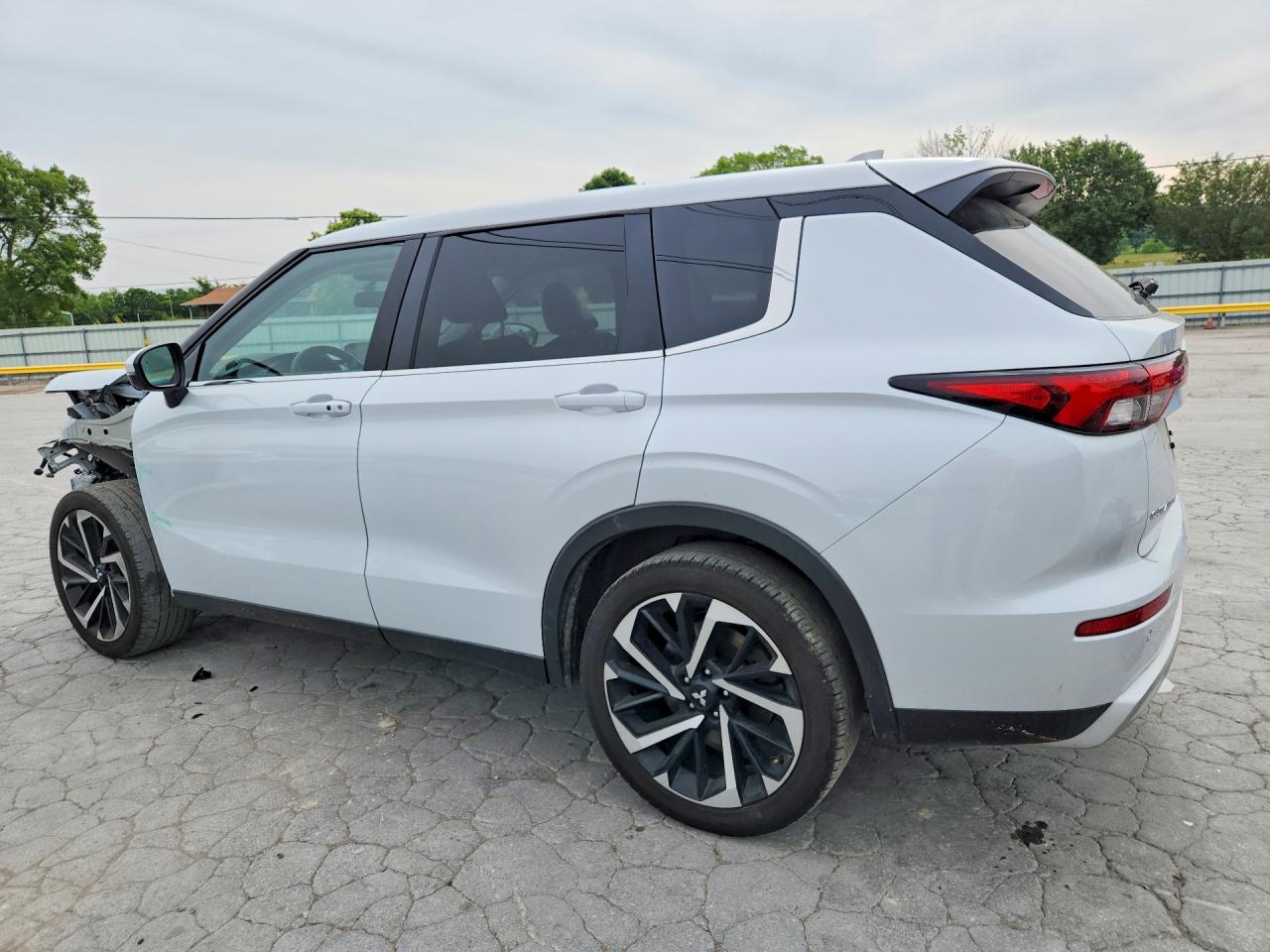 2024 MITSUBISHI OUTLANDER SE photo 4