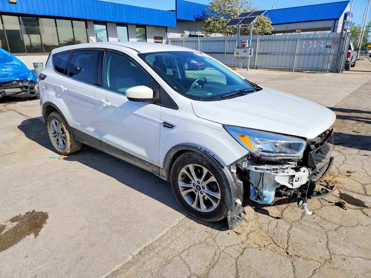 2017 FORD ESCAPE SE photo 4