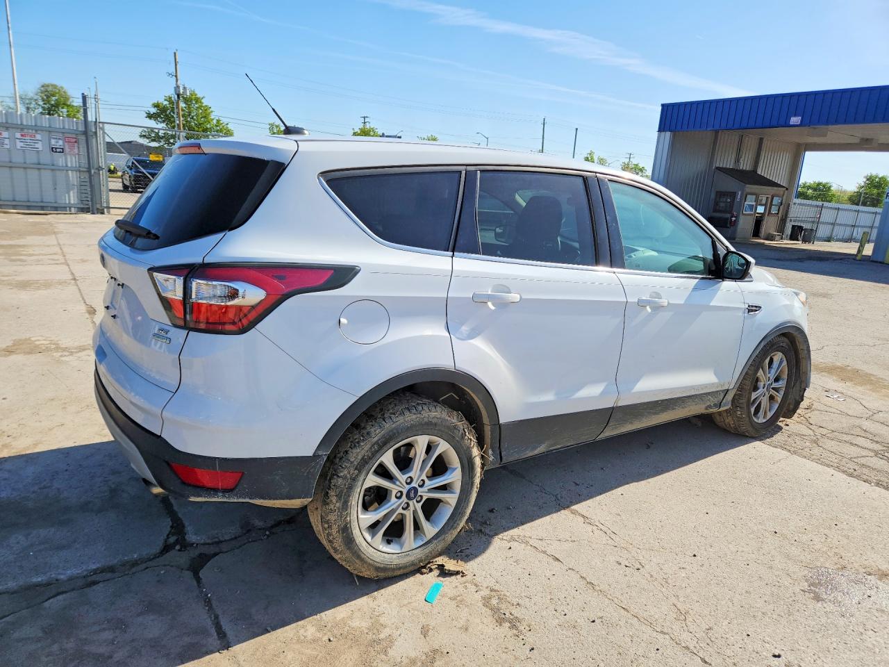 2017 FORD ESCAPE SE photo 3