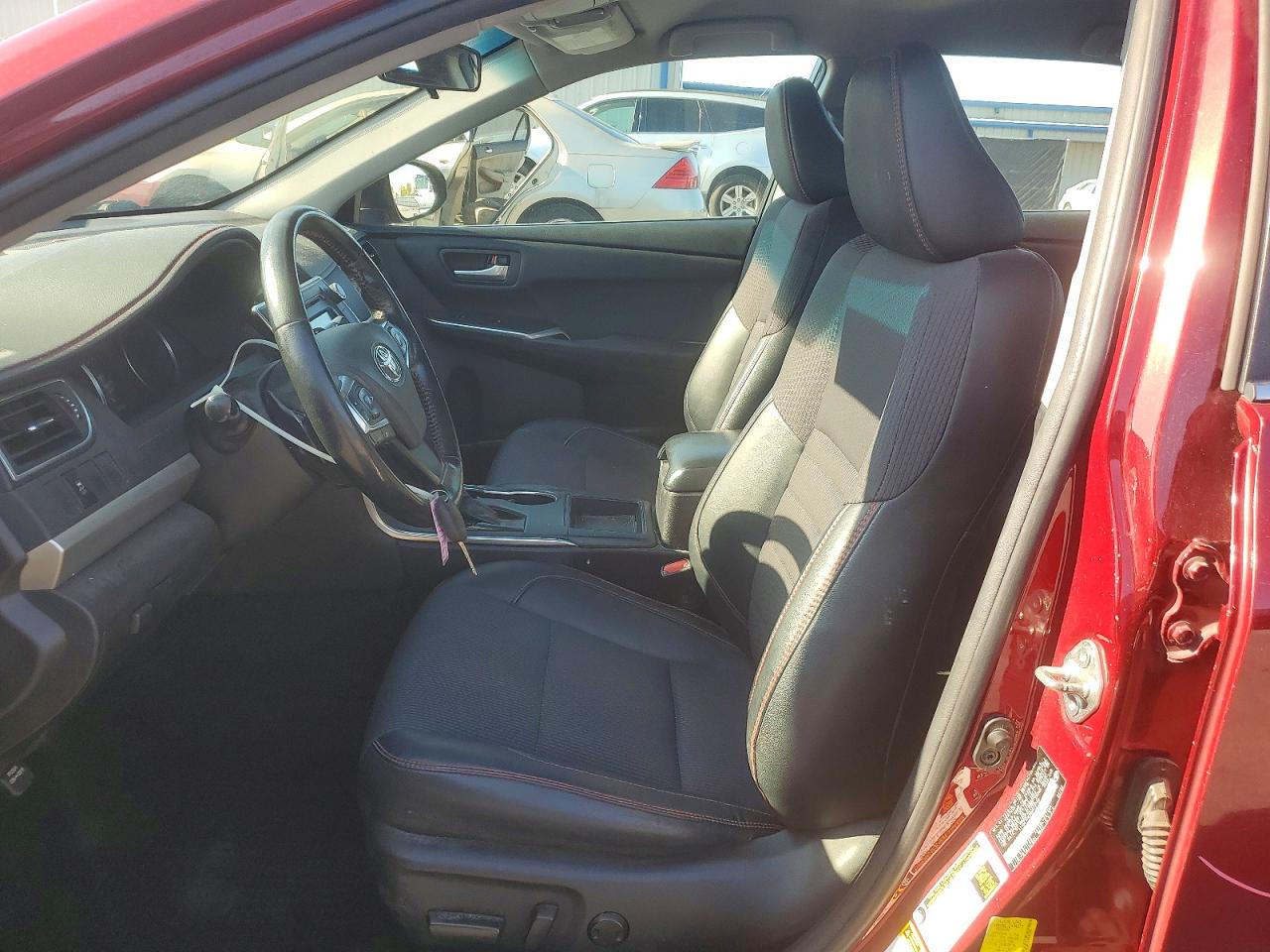 2016 TOYOTA CAMRY SE photo 13