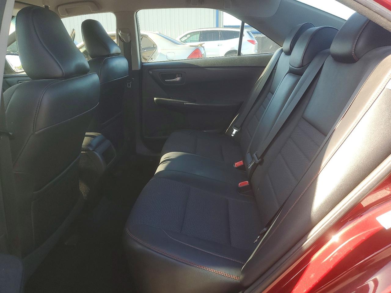 2016 TOYOTA CAMRY SE photo 19