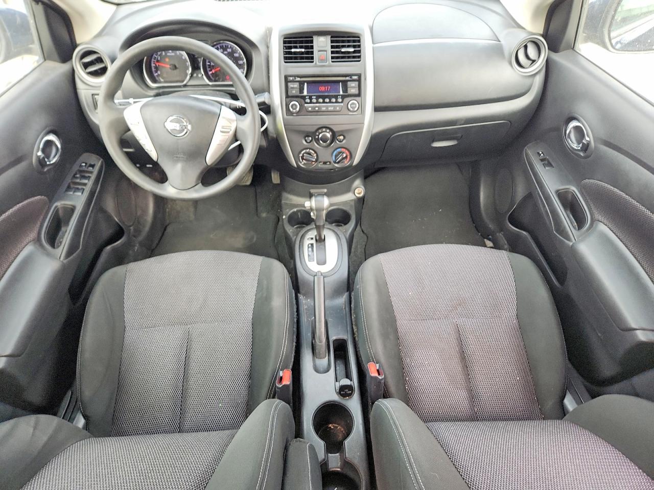 2018 NISSAN VERSA SV photo 8