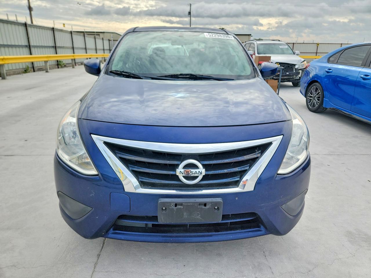 2018 NISSAN VERSA SV photo 5