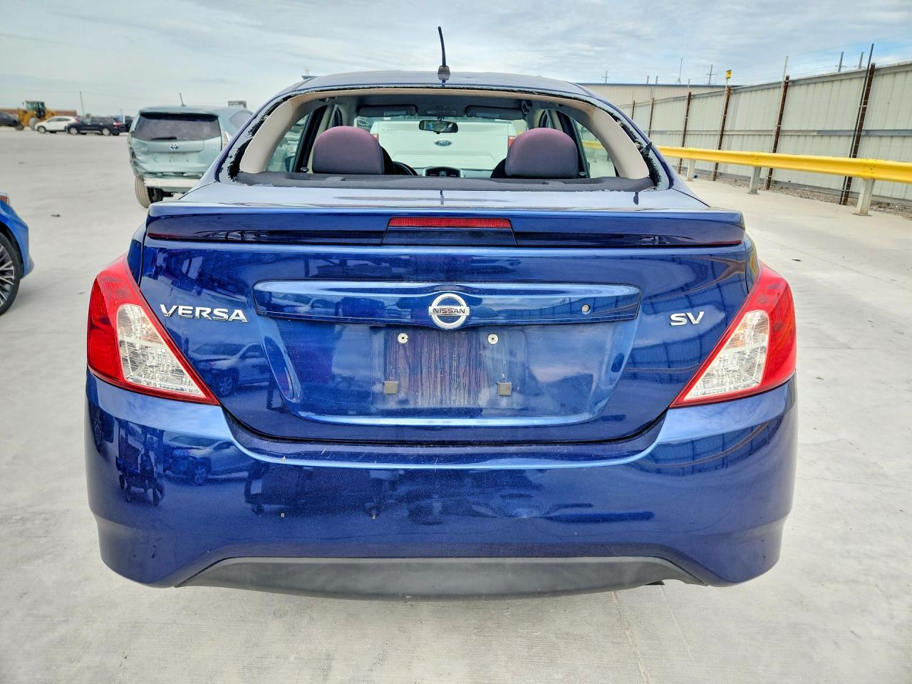 2018 NISSAN VERSA SV photo 6