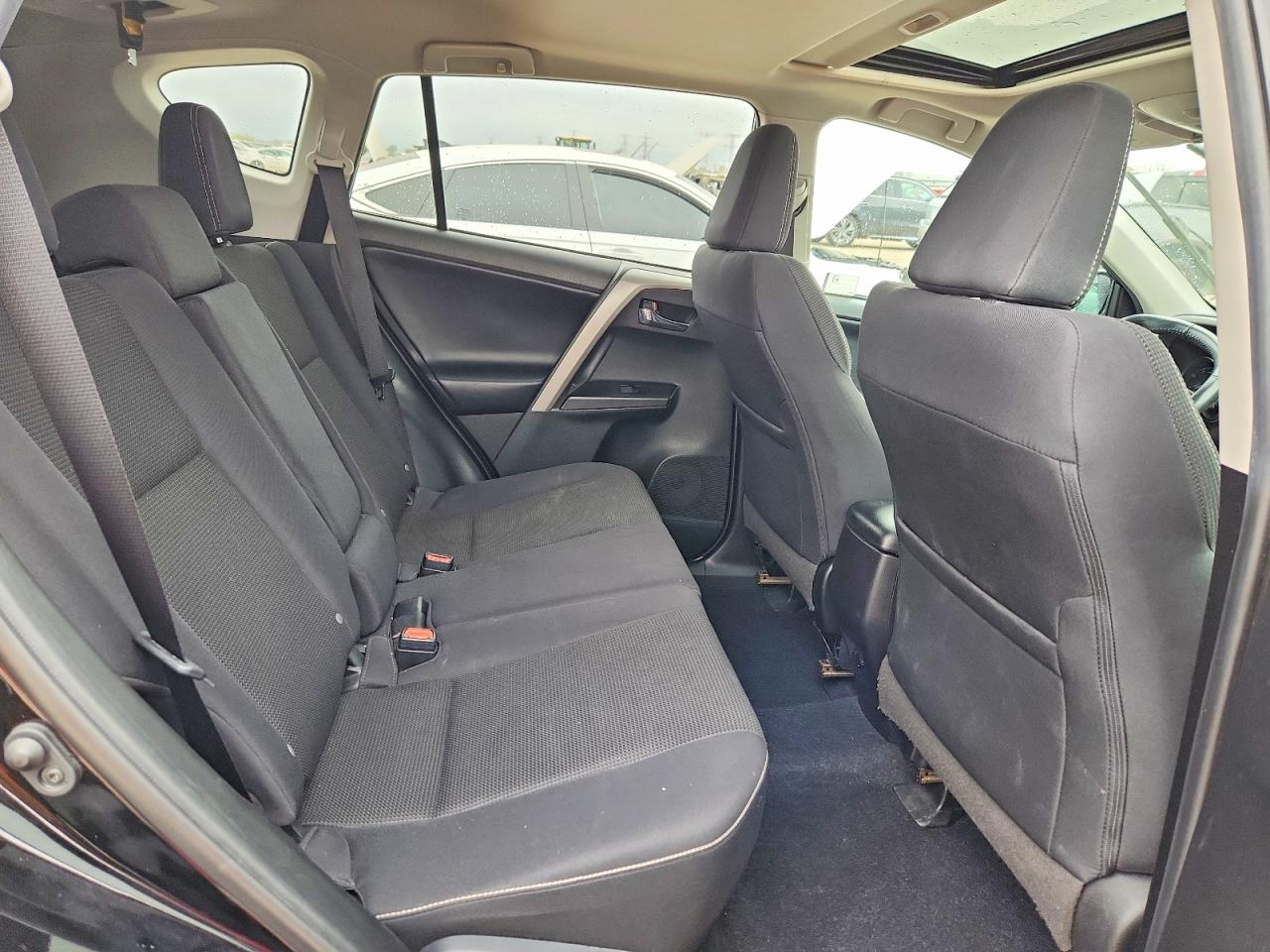 2018 TOYOTA RAV4 XLE photo 19