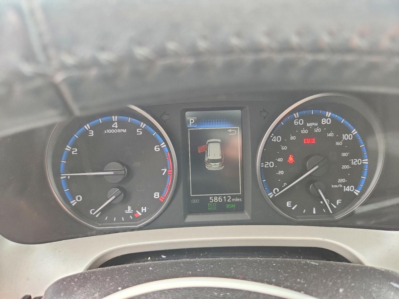 2018 TOYOTA RAV4 XLE photo 17