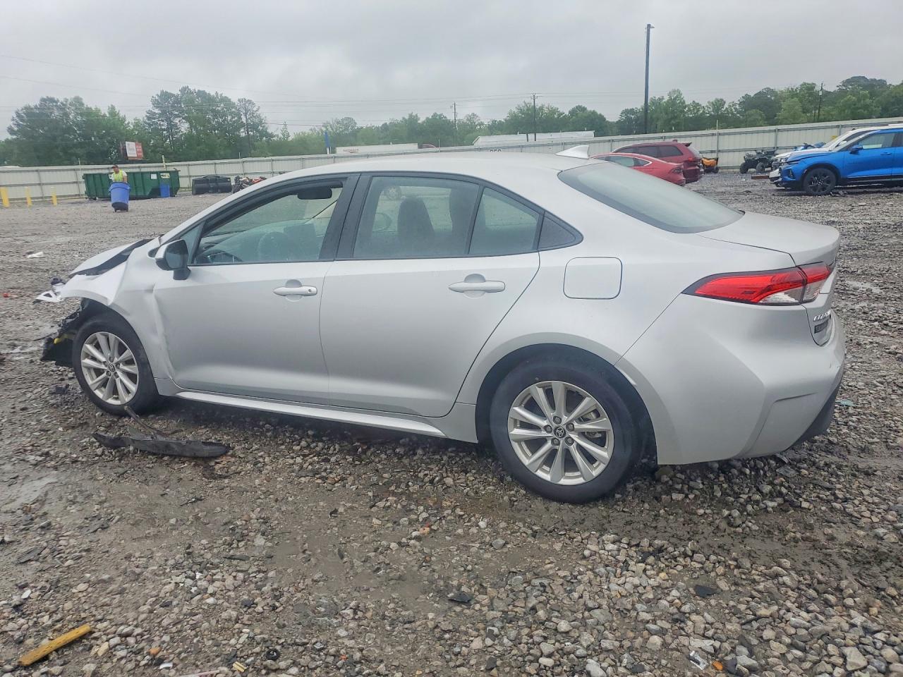 2024 TOYOTA COROLLA photo 3