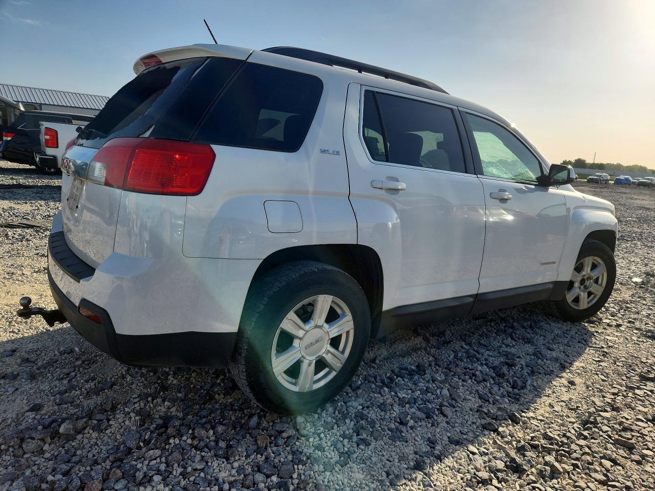 2015 GMC TERRAIN SLE photo 3