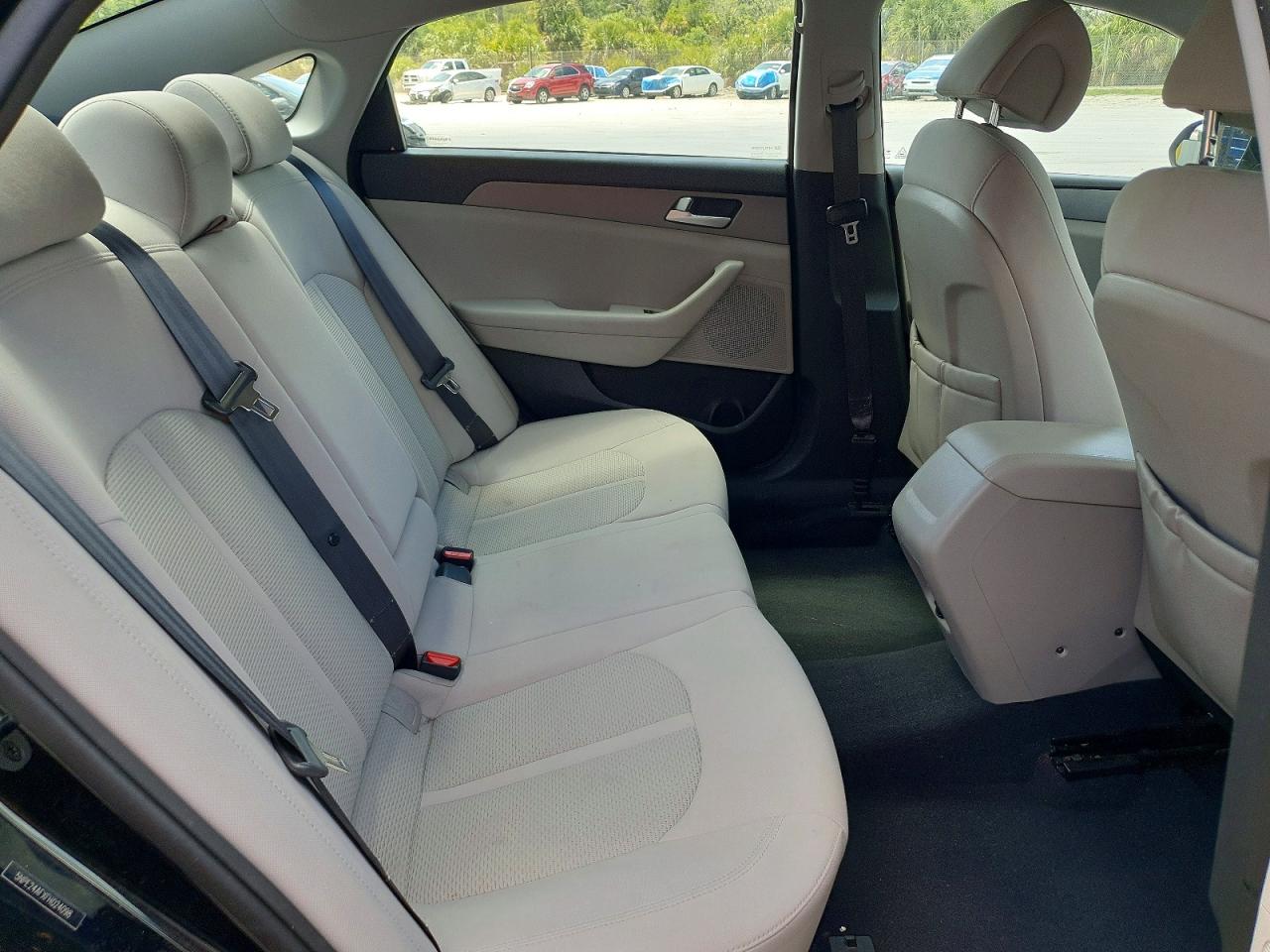 2015 HYUNDAI SONATA SE photo 28