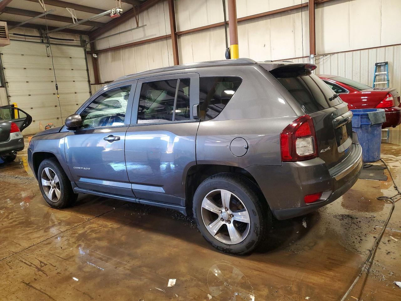 2017 JEEP COMPASS LATITUDE photo 4