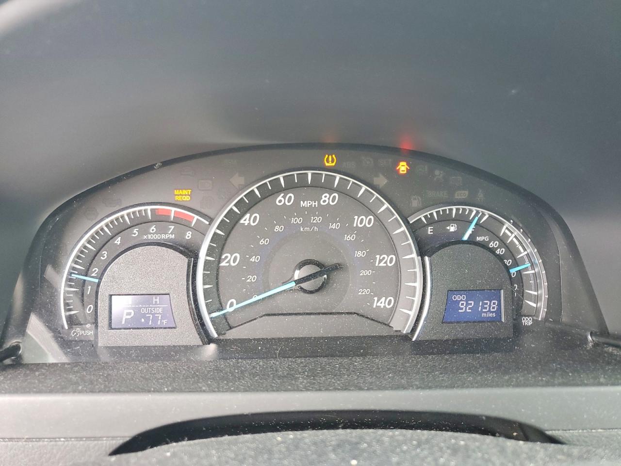 2014 TOYOTA CAMRY XLE photo 25