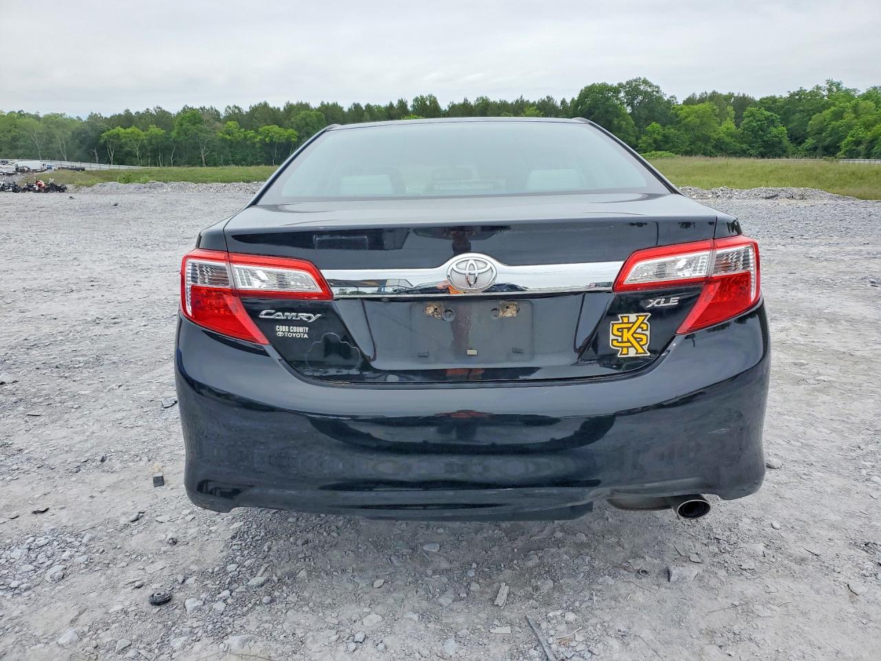 2014 TOYOTA CAMRY XLE photo 16