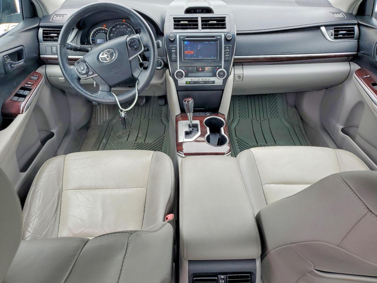 2014 TOYOTA CAMRY XLE photo 22