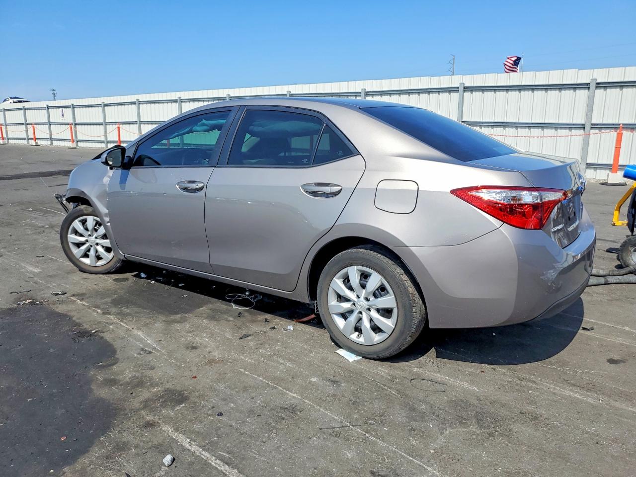2016 TOYOTA COROLLA LE photo 3