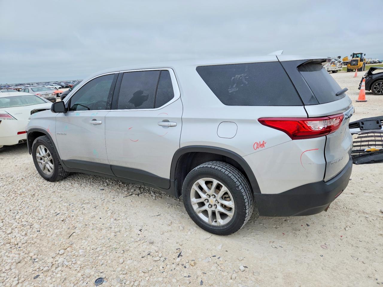 2020 CHEVROLET TRAVERSE LS photo 3