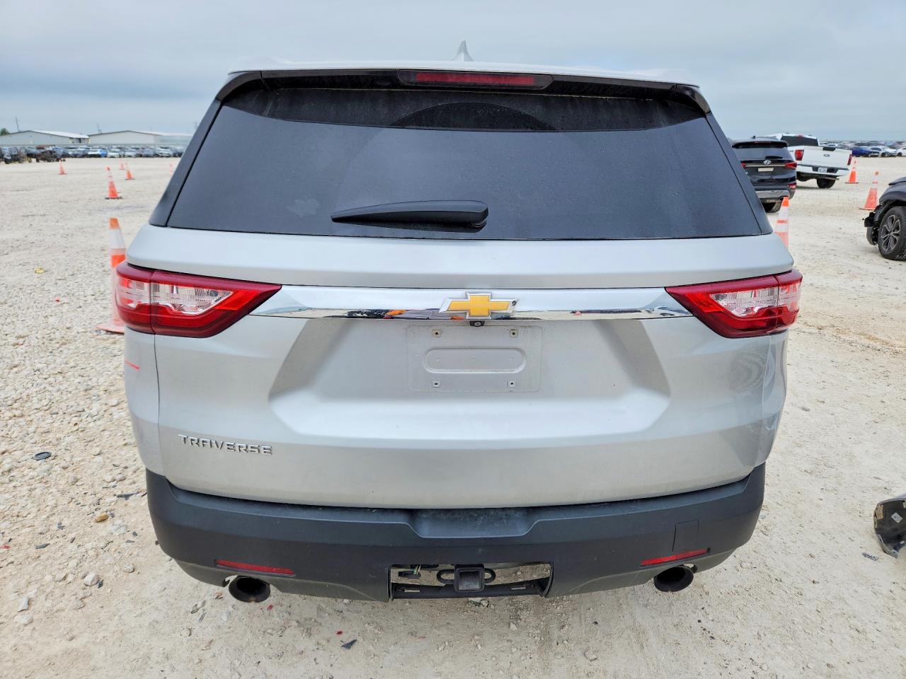 2020 CHEVROLET TRAVERSE LS photo 11