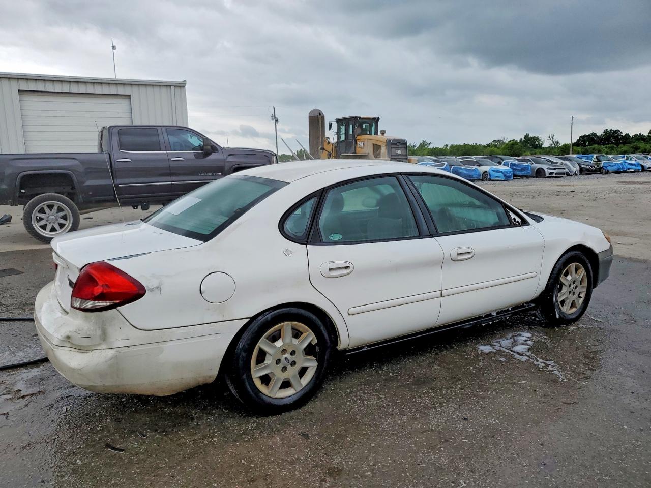 2004 FORD TAURUS LX photo 5