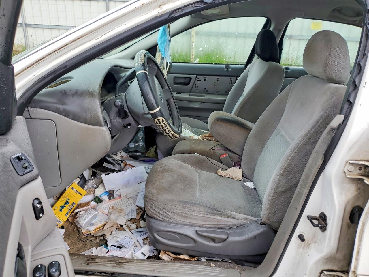 2004 FORD TAURUS LX photo 13