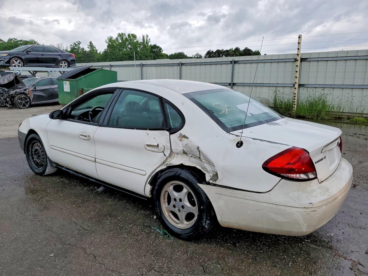 2004 FORD TAURUS LX photo 3