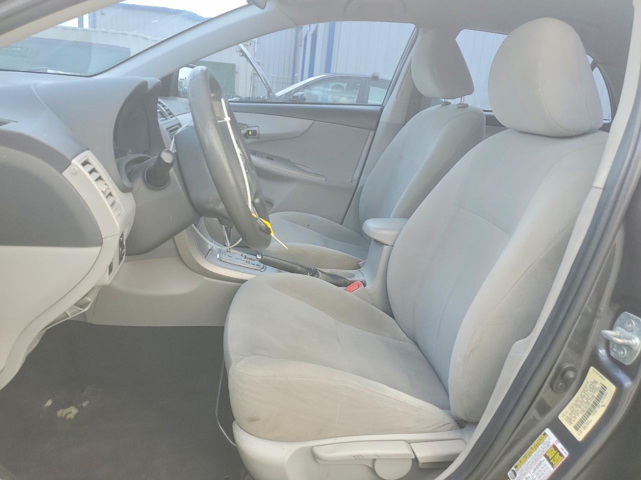 2013 TOYOTA COROLLA LE photo 13