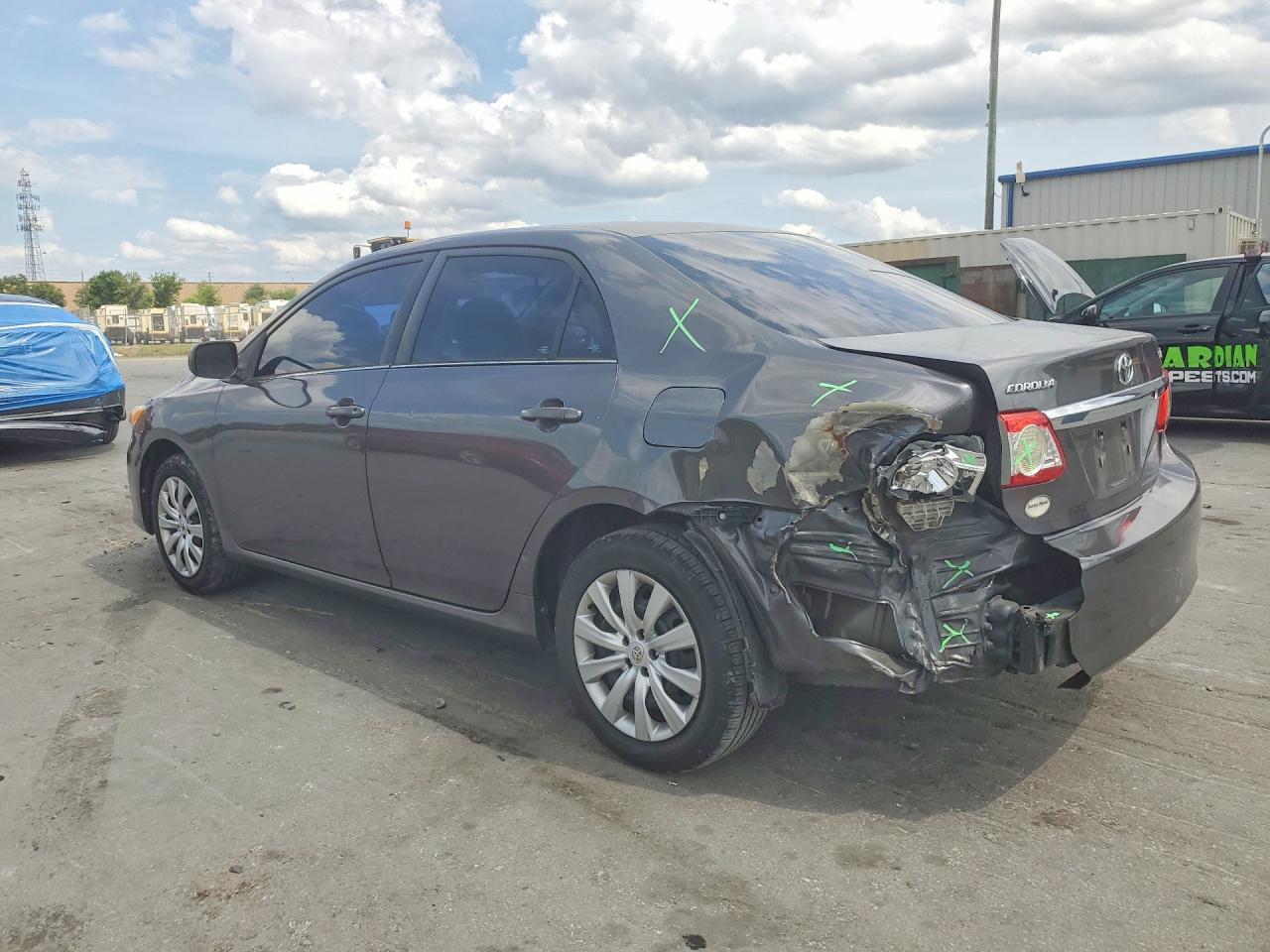 2013 TOYOTA COROLLA LE photo 3