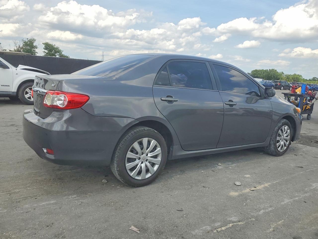 2013 TOYOTA COROLLA LE photo 5