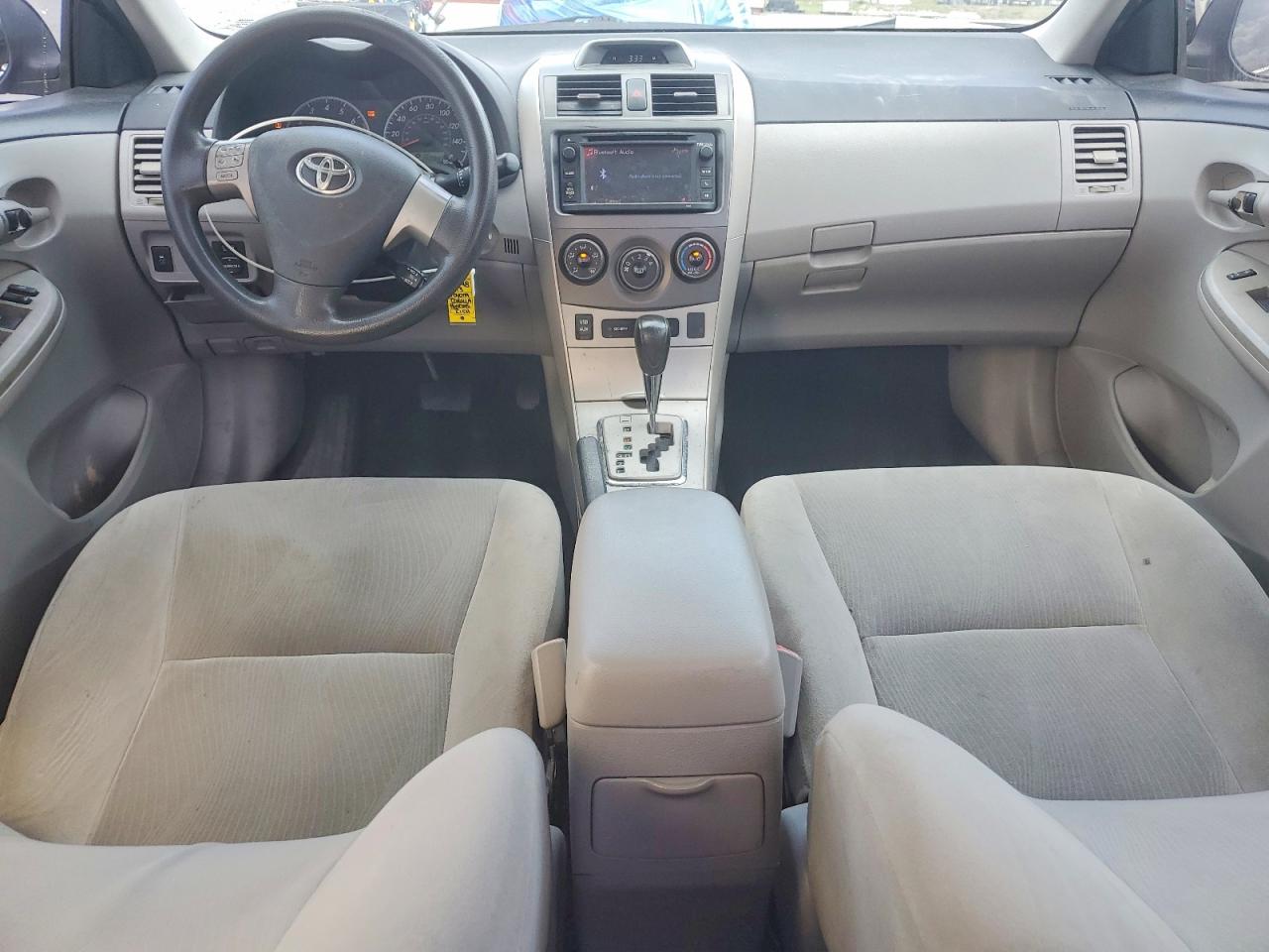 2013 TOYOTA COROLLA LE photo 15