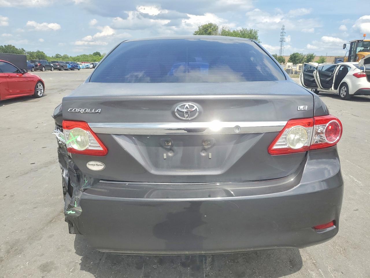 2013 TOYOTA COROLLA LE photo 11