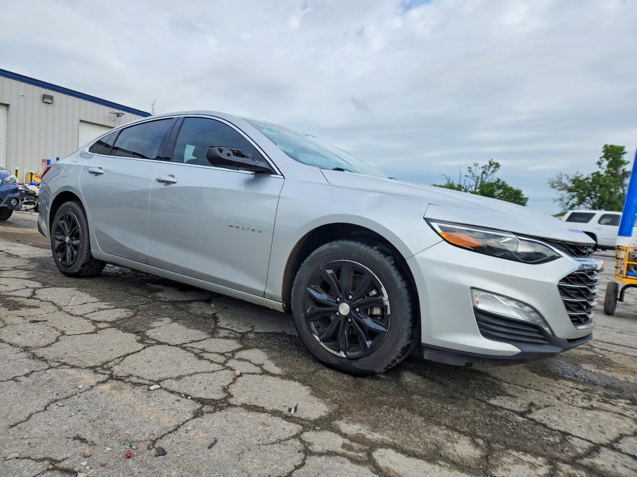 2020 CHEVROLET MALIBU LT photo 4