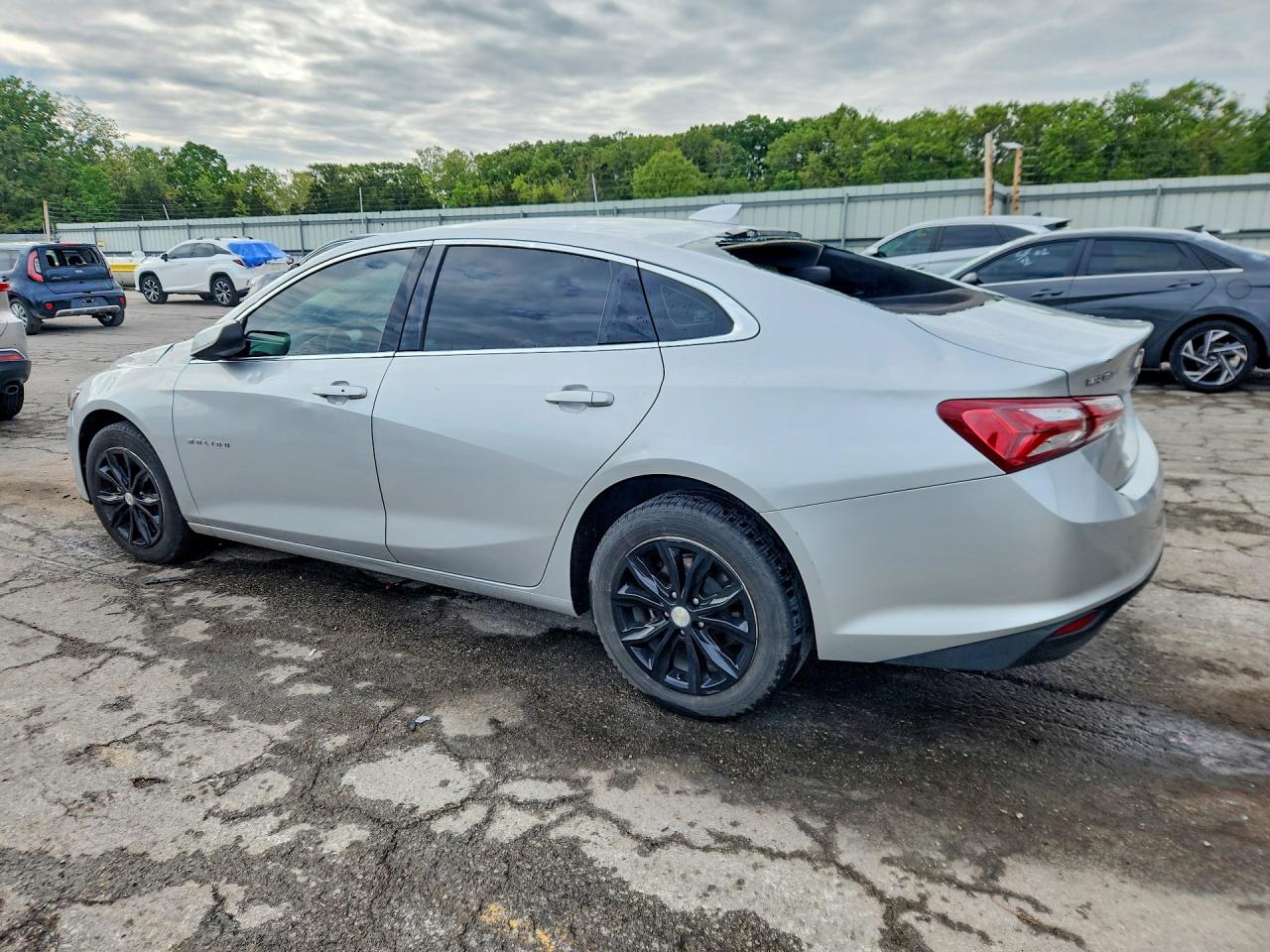 2020 CHEVROLET MALIBU LT photo 2