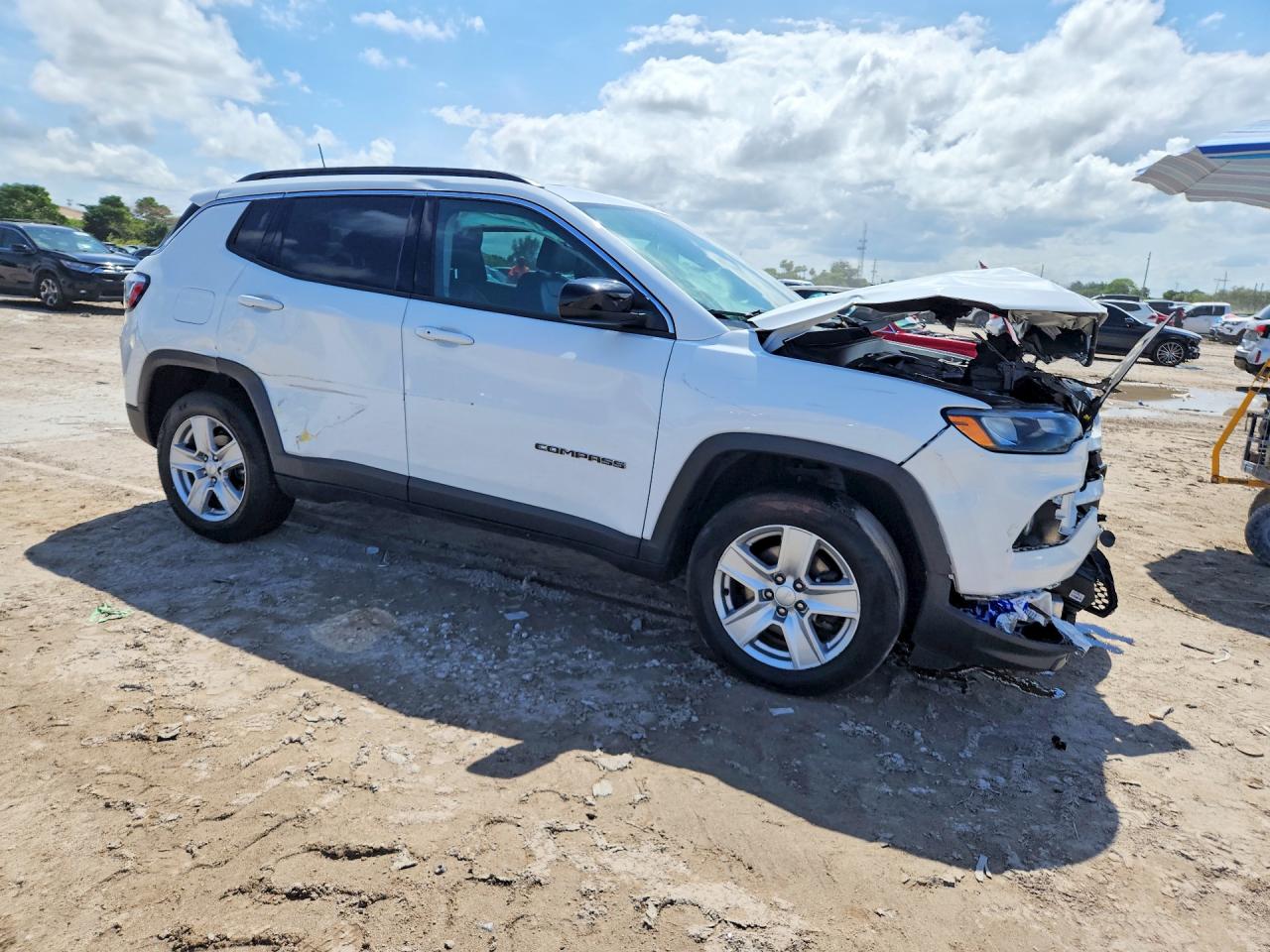 2022 JEEP COMPASS LATITUDE photo 4