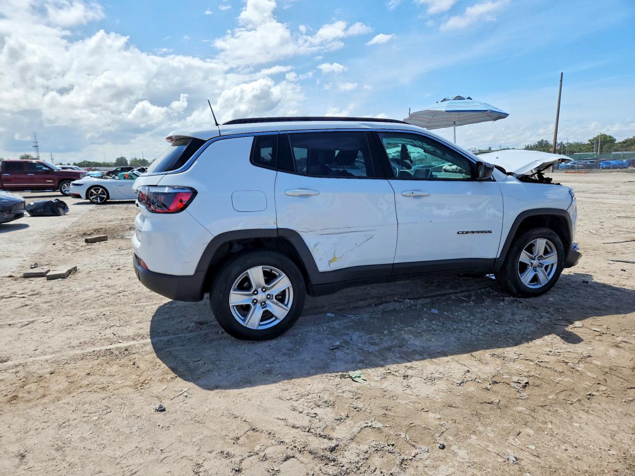 2022 JEEP COMPASS LATITUDE photo 3