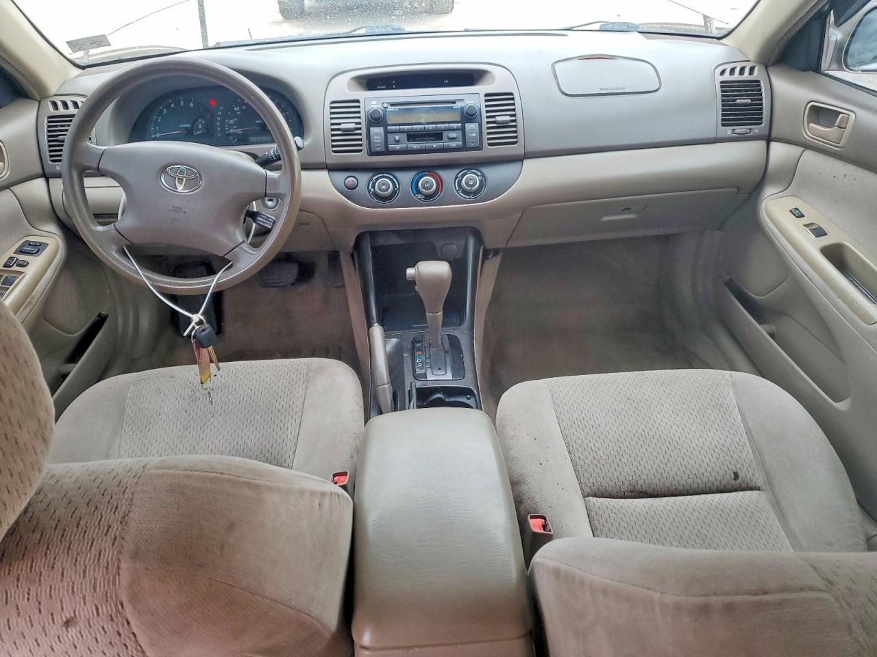 2002 TOYOTA CAMRY LE photo 15