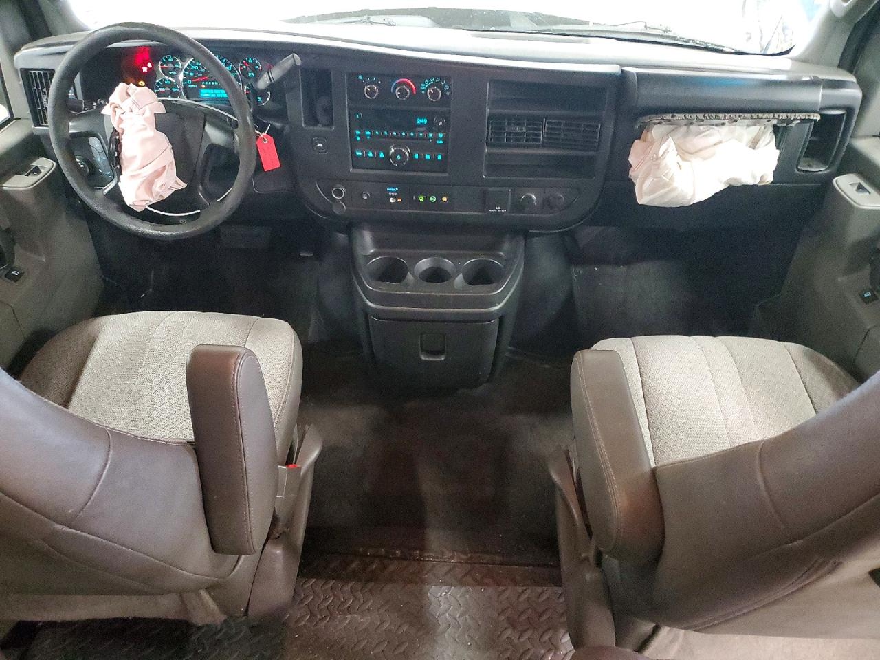 2016 CHEVROLET EXPRESS G3500 LT photo 22