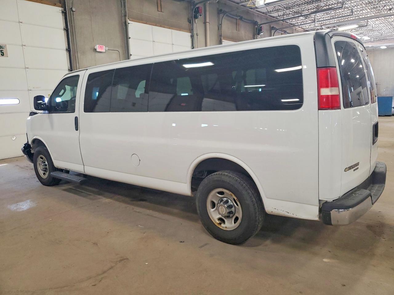 2016 CHEVROLET EXPRESS G3500 LT photo 4
